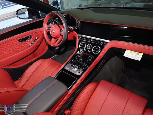 Used 2022 Bentley Continental GT V8 image 27