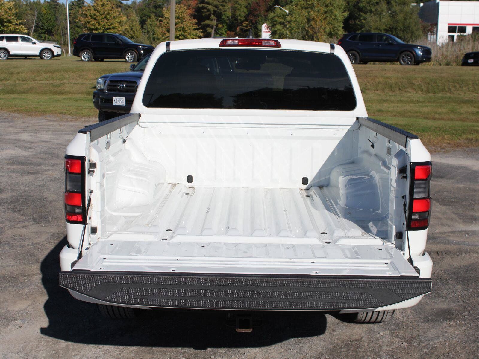 Used 2023 Nissan Frontier SV w/ Midnight Edition Package AWD/4WD image 7