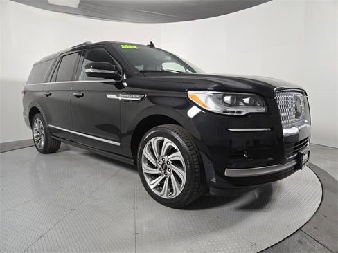 Used 2024 Lincoln Navigator L 4WD image 2