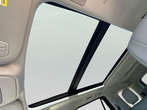 Used 2025 Lincoln Navigator Reserve image 15