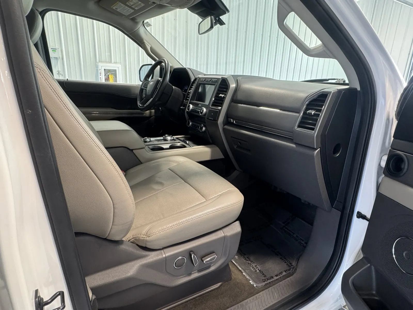 Used 2019 Ford Expedition XLT w/ Equipment Group 202A AWD/4WD image 23