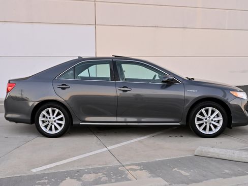 Used 2012 Toyota Camry XLE w/ Leather Pkg image 7