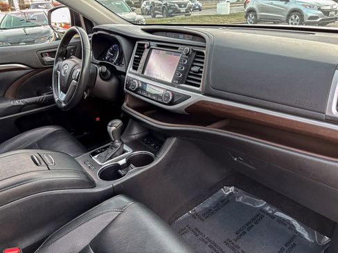Used 2014 Toyota Highlander Limited image 40