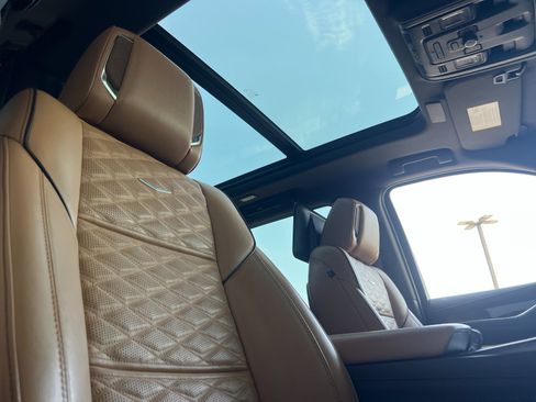 Certified 2021 Cadillac Escalade ESV Sport AWD/4WD image 19