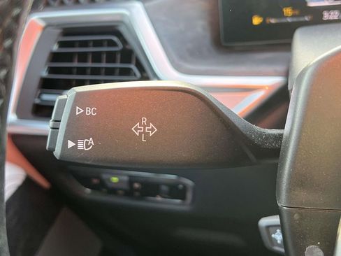 Used 2023 BMW X7 xDrive40i w/ M Sport Package image 23