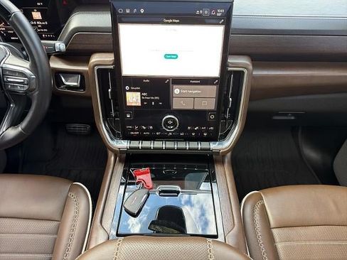 Used 2025 GMC Yukon XL Denali Ultimate w/ LPO, Floor Liner Package AWD/4WD image 20