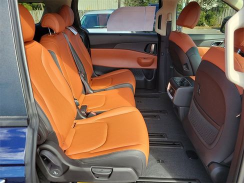 New 2026 Kia Carnival EX image 12