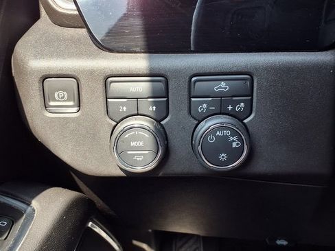Used 2022 Chevrolet Silverado 1500 LT AWD/4WD image 19