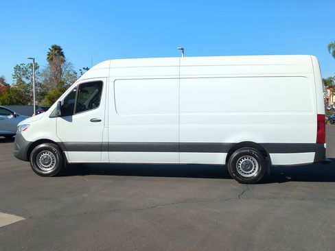 Used 2023 Mercedes-Benz Sprinter 2500 image 8