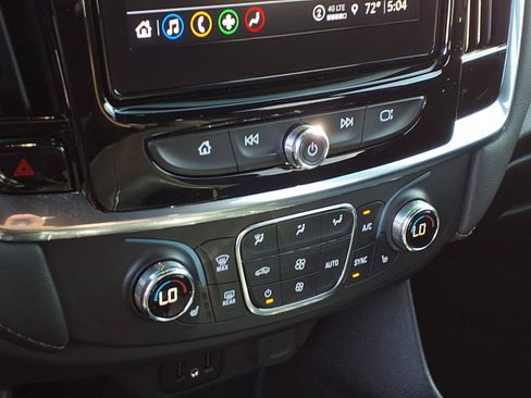 Used 2023 Chevrolet Traverse LT FWD image 8