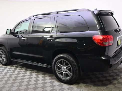 Used 2017 Toyota Sequoia Platinum AWD/4WD image 3