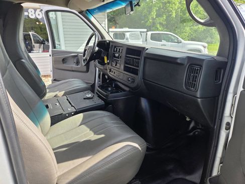 Used 2014 GMC Savana 1500 AWD image 23