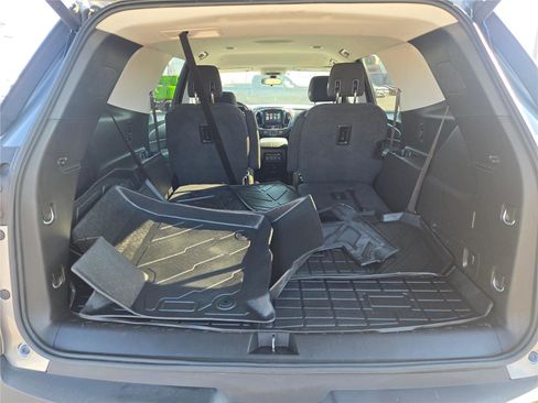 Used 2018 Chevrolet Traverse LT image 19