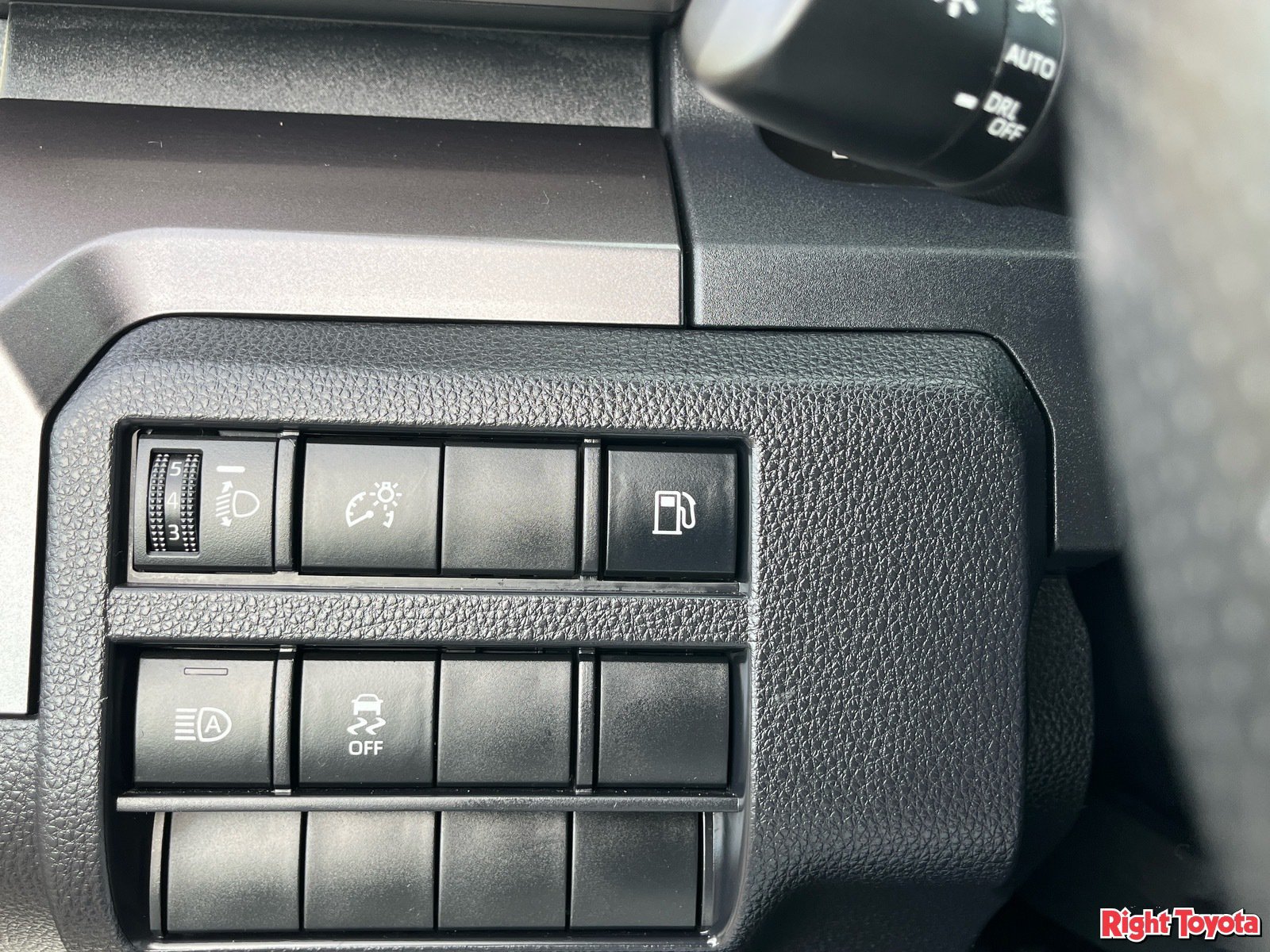 Certified 2025 Toyota 4Runner SR5 AWD/4WD image 32