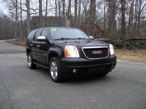 Used 2013 GMC Yukon SLE w/ Convenience Package image 1