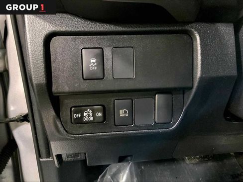 Certified 2021 Toyota Tacoma SR5 AWD/4WD image 35
