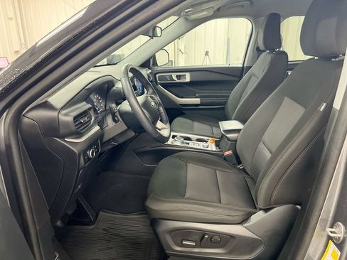 Used 2023 Ford Explorer XLT AWD/4WD image 19