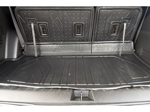 Used 2023 Chevrolet Traverse LT image 18