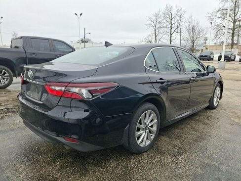 Used 2021 Toyota Camry LE image 5