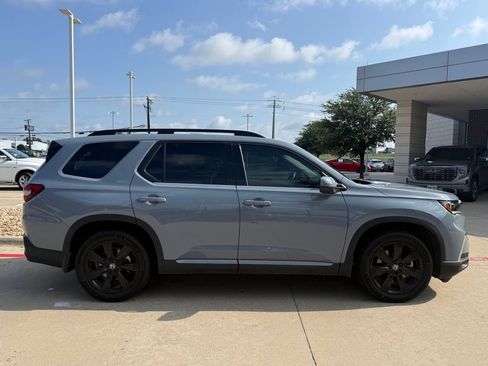 Used 2023 Honda Pilot Touring image 7