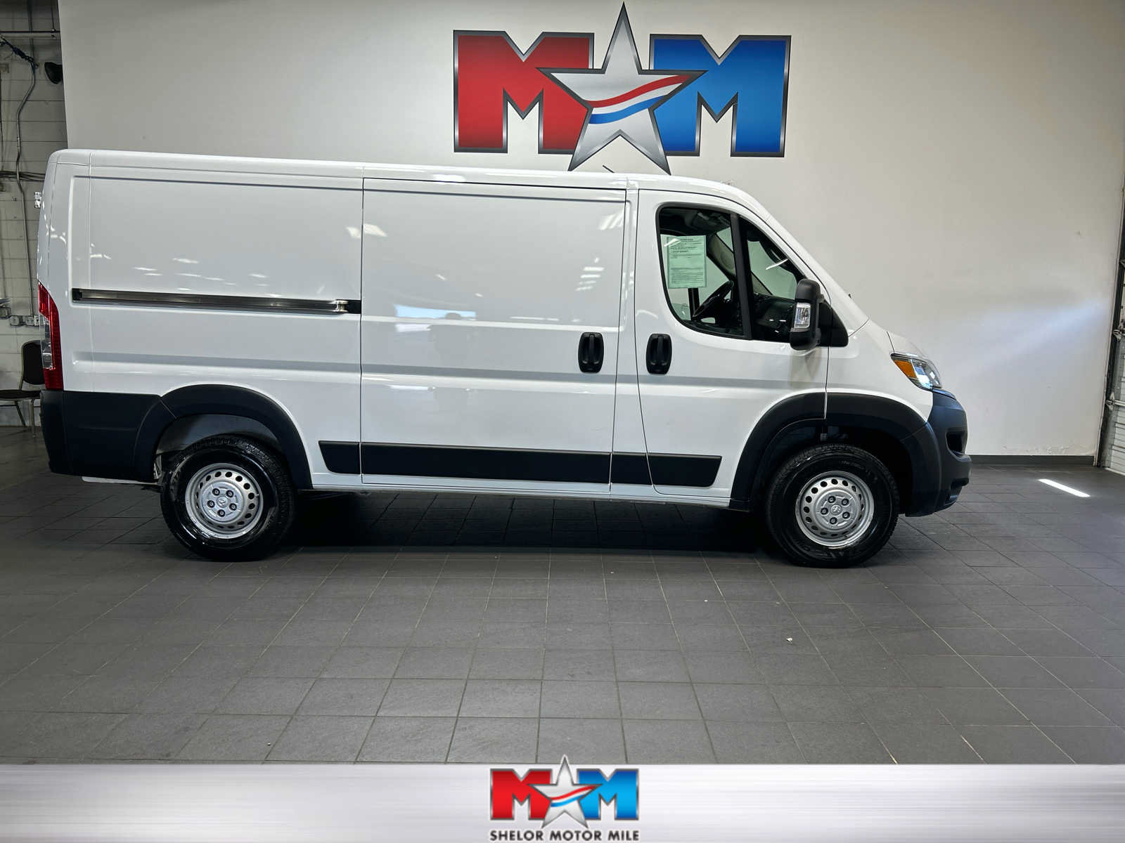 Used 2025 RAM ProMaster 2500 w/ Convenience Group FWD image 1