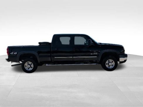 Used 2007 Chevrolet Silverado 2500 LT w/ Heavy-Duty Power Package AWD/4WD image 2