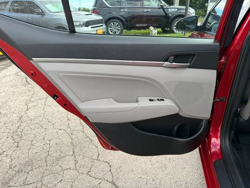 Used 2017 Hyundai Elantra Limited w/ Limited Tech Package 04 FWD image 11