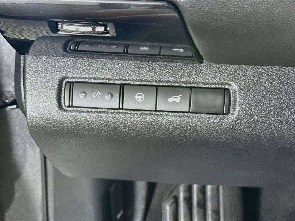 Used 2025 Nissan Pathfinder SV w/ Black Appearance Package AWD/4WD image 19