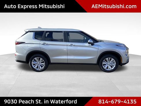 New 2026 Mitsubishi Outlander ES image 8