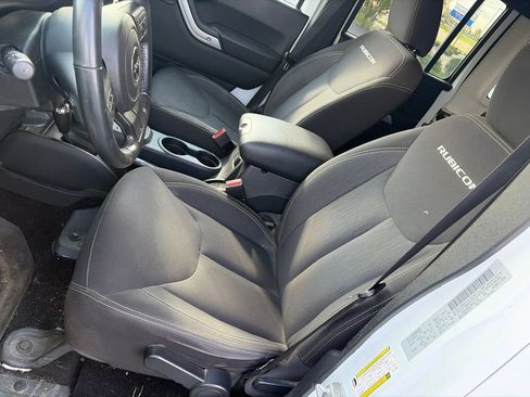 Used 2016 Jeep Wrangler Unlimited Rubicon w/ Connectivity Group AWD/4WD image 9