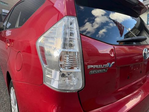 Used 2012 Toyota Prius V Two FWD image 18