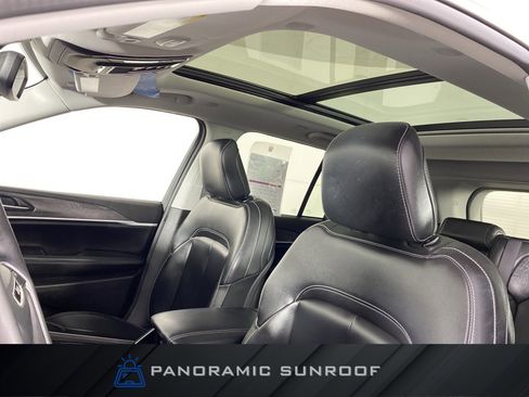 Used 2023 Jeep Grand Cherokee Limited AWD/4WD image 2