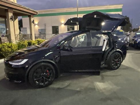 Used 2022 Tesla Model X image 13