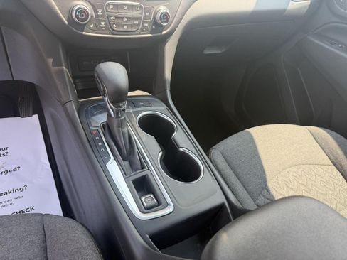 Used 2024 Chevrolet Equinox LT FWD image 18