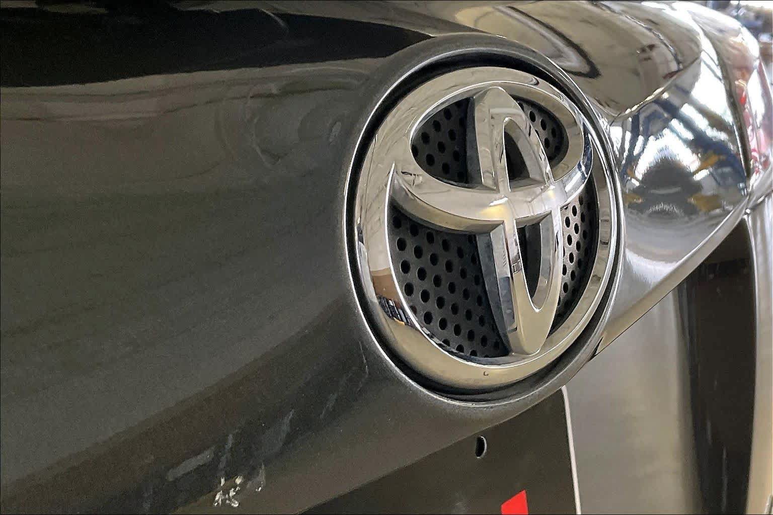Used 2016 Toyota RAV4 Limited FWD image 31
