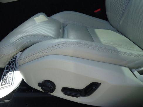 Used 2022 Volvo XC60 B5 Inscription w/ Advanced Package image 23