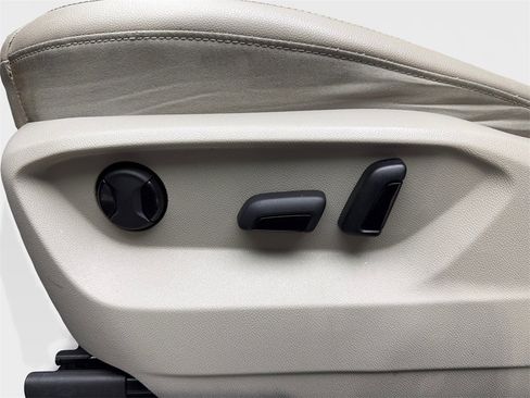 Used 2023 Volkswagen Atlas SE w/ Panoramic Sunroof Package image 28