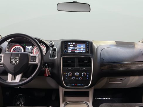 Used 2016 Dodge Grand Caravan SXT w/ Rear Park Assist Package FWD image 15