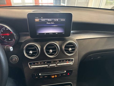 Used 2018 Mercedes-Benz GLC 300 4MATIC w/ Premium Package image 33