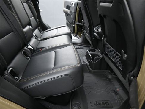 Used 2025 Jeep Gladiator Sport image 37