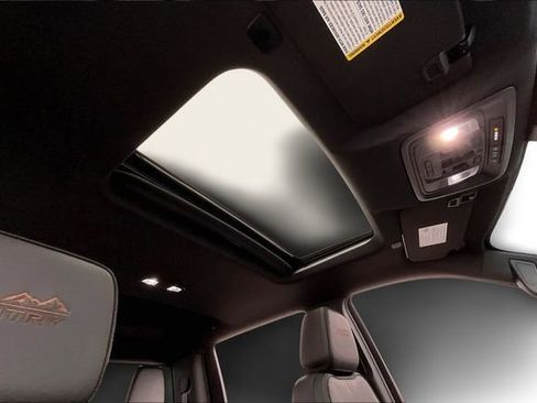 Used 2024 Chevrolet Silverado 1500 High Country w/ Technology Package image 19