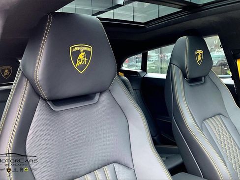 Used 2025 Lamborghini Urus SE image 31