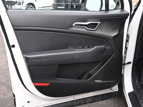 Used 2024 Kia Sportage LX image 17