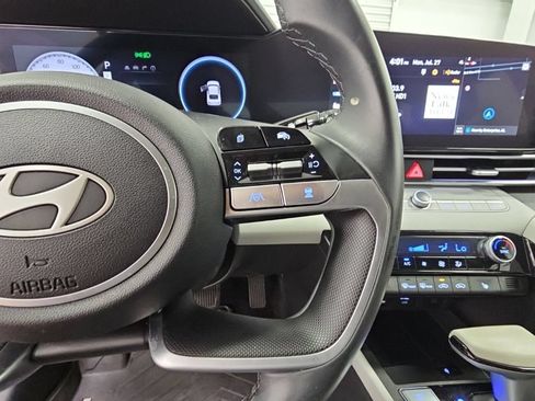 Used 2025 Hyundai Elantra Limited FWD image 26