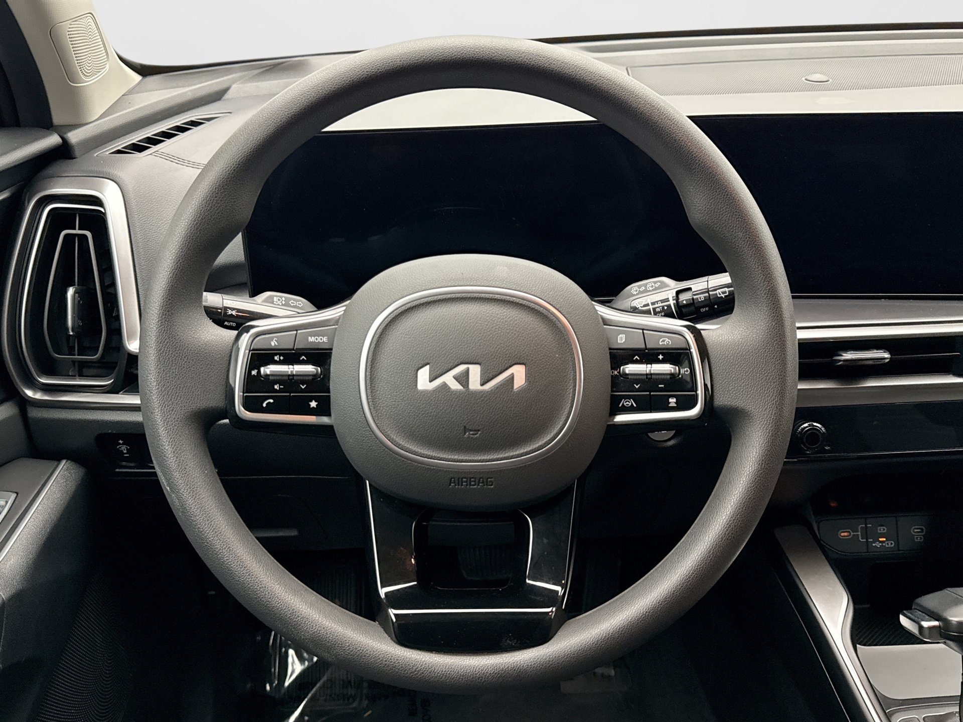 Used 2025 Kia Sorento LX FWD image 12