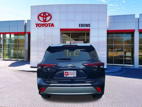 New 2026 Toyota Highlander Platinum image 4