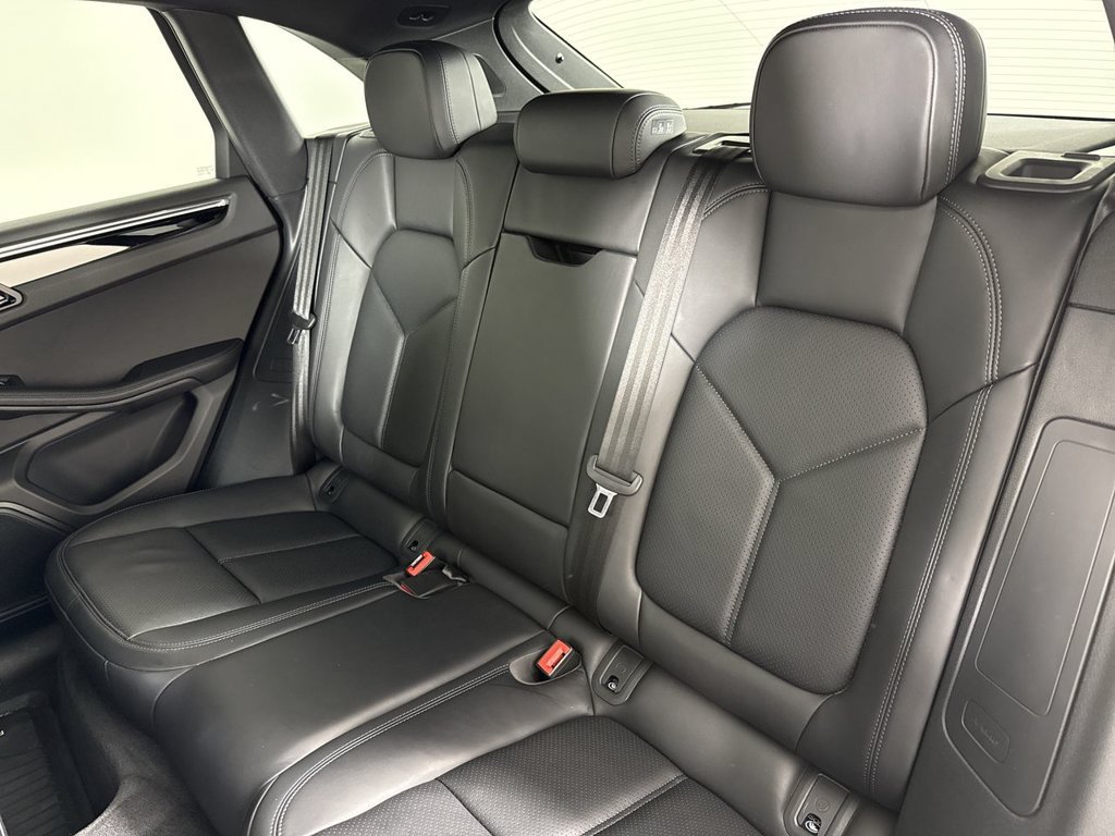 Certified 2024 Porsche Macan w/ Premium Plus Package AWD/4WD image 21