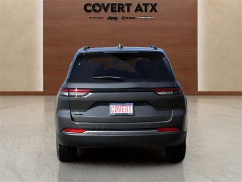 New 2026 Jeep Grand Cherokee Altitude image 4