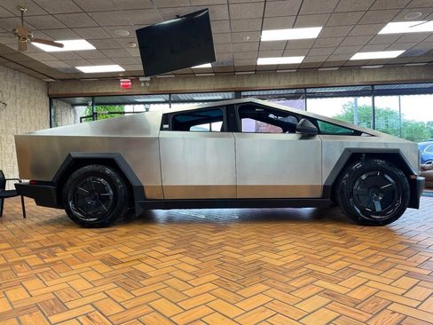 Used 2024 Tesla Cybertruck AWD Crew Cab image 6