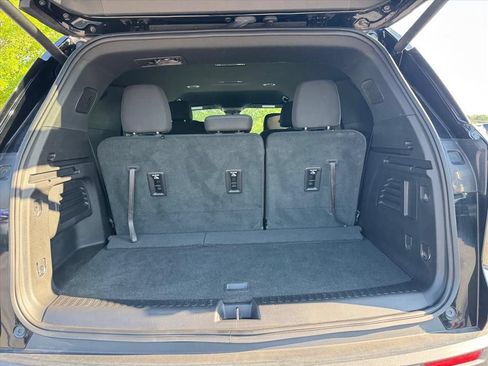 Used 2026 Chevrolet Traverse LT FWD image 10